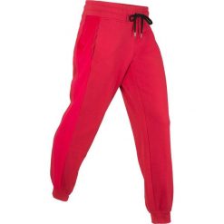 Spodnie dresowe z aksamitnymi wstawkami, długie, Level 1 bonprix ciemnoczerwony. Spodnie dresowe marki bonprix. Za 54.99 zł.