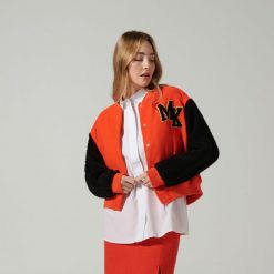Kurtka bomberka z wełną - Czarny. Czarne kurtki Sinsay, l, bez wzorów, z wełny, bez kaptura. W wyprzedaży za 69.99 zł.