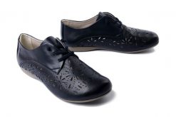 JOSEF SEIBEL 87283 971 530 Fiona 83 ocean, półbuty damskie. Niebieskie półbuty wsuwane Josef Seibel, bez wzorów, bez obcasa. Za 399.90 zł.