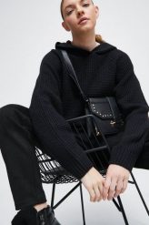 Medicine sweter damski kolor czarny. Czarne swetry MEDICINE, m, bez wzorów, z materiału, bez ramiączek. W wyprzedaży za 79.90 zł.