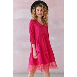 Sukienka Merinosa BS Malinowy. Różowe sukienki blue shadow, s, bez wzorów, z elastanu, boho, bez kołnierzyka, bez ramiączek, dopasowane. W wyprzedaży za 124.95 zł.