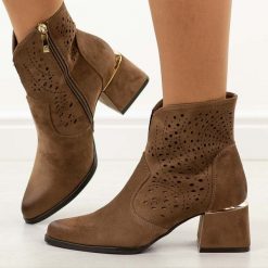 Brązowe ażurowe botki damskie na obcasie Potocki 12757. Brązowe botki POTOCKI, w ażurowe wzory, z zamszu, eleganckie, bez obcasa, na obcasie, bez zapięcia. Za 219.00 zł.