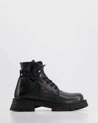BOTKI ZE ŚCIĄGACZEM 02401455 BLACK. Czarne botki Venezia, bez wzorów, ze skóry, bez obcasa, bez zapięcia. Za 259.00 zł.