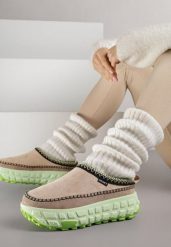 Zielone Niskie Śniegowce na Grubej Tłoczonej Podeszwie Arevire. Zielone śniegowce Born2be, bez wzorów, z jeansu, bez zapięcia. Za 89.99 zł.