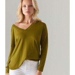 Bluzka basic z wiskozy - Khaki. Brązowe bluzki Mohito, l, bez wzorów, bez kołnierzyka, bez ramiączek. Za 49.99 zł.