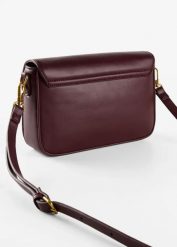 Mała torebka na ramię z ozdobną klamerką. Czerwone torebki klasyczne bonprix, bez wzorów, eleganckie, na ramię, małe, bez dodatków. Za 124.99 zł.