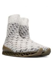 Camper Sztyblety "Tog Himalayan" w kolorze kremowym rozmiar: 43. Brązowe botki Camper, bez wzorów, bez obcasa, bez zapięcia. Za 382.99 zł.