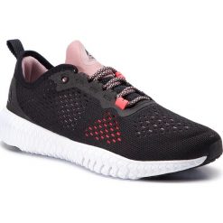 Buty Reebok - Flexagon DV4160 Black/Red/Rose/White. Czarne buty treningowe Reebok, bez wzorów, z materiału, bez zapięcia, na fitness i siłownię. W wyprzedaży za 229.00 zł.