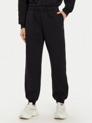 Tommy Hilfiger Spodnie dresowe Essential WW0WW45966 Czarny Regular Fit. Czarne spodnie dresowe Tommy Hilfiger, bez wzorów, z dresówki. Za 299.99 zł.