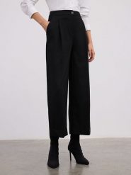 BGN Spodnie w kolorze czarnym rozmiar: 36. Czarne spodnie materiałowe BGN, bez wzorów, z materiału, z podwyższonym stanem. Za 126.75 zł.