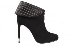 Botki Sca'viola W3322D-6041R Black Suede, Czarny, Skóra naturalna - 39. Czarne botki Sca'viola, bez wzorów, ze skóry, bez obcasa, bez zapięcia. W wyprzedaży za 199.00 zł.