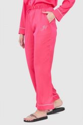 JUICY COUTURE Różowe satynowe spodnie piżamowe z haftowanym logo. Czerwone piżamy Juicy Couture, s, bez wzorów, z satyny, bez kołnierzyka, bez ramiączek. W wyprzedaży za 199.99 zł.