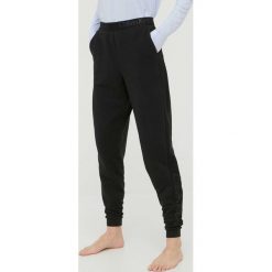 Calvin Klein Underwear spodnie piżamowe damskie kolor czarny. Czarne piżamy Calvin Klein Underwear, l, bez wzorów, bez kołnierzyka, bez ramiączek. W wyprzedaży za 144.99 zł.