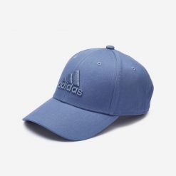 Czapka z daszkiem ADIDAS. Białe czapki z daszkiem adidas, bez wzorów, z bawełny, eleganckie. W wyprzedaży za 49.99 zł.