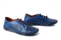 MANITU 840133-05 blau, półbuty damskie. Niebieskie półbuty wsuwane Manitu, na lato, w ażurowe wzory, ze skóry, bez obcasa. Za 254.92 zł.