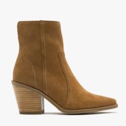 Rude botki na masywnym obcasie CHLOE. Brązowe botki Ryłko, bez wzorów, ze skóry, bez obcasa, na słupku, bez zapięcia. Za 429.99 zł.