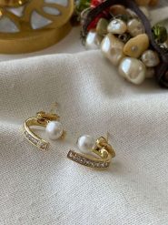 Luseera Pozłacane kolczyki-wkrętki z cyrkoniami rozmiar: onesize. Żółte kolczyki Luseera, z cyrkonią, pozłacane. Za 43.99 zł.