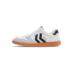 Buty halowe Hummel Perfekt Cl. Białe buty sportowe lifestyle Hummel, bez wzorów, sportowe, bez zapięcia. Za 213.00 zł.