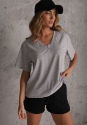 Szary T-shirt Bawełniany z Dekoltem w V Adozixie. Szare t-shirty Renee, bez wzorów, z bawełny, casualowe, bez kołnierzyka, bez ramiączek. Za 79.99 zł.