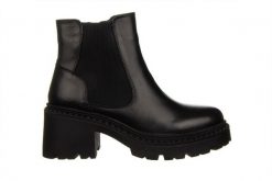 Botki Bayla-161 138 23515 Black 161602, Czarny, Skóra naturalna - 40. Czarne botki Bayla, bez wzorów, z gumy, eleganckie, z okrągłym noskiem, bez obcasa, bez zapięcia. W wyprzedaży za 299.00 zł.