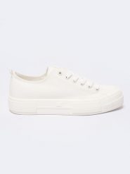 Trampki damskie białe NN274853 101. Białe trampki BIG STAR, bez wzorów, z jeansu, klasyczne, bez zapięcia. Za 179.99 zł.