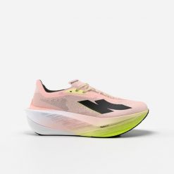 Buty do biegania damskie Kiprun Kipstorm Tempo. Czerwone buty do biegania KIPRUN, bez wzorów, bez zapięcia, do biegania. Za 599.99 zł.