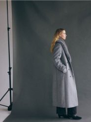 Dwurzędowy płaszcz z wełną - szary. Szare płaszcze Reserved, l, bez wzorów, z tkaniny, bez kaptura. W wyprzedaży za 499.99 zł.