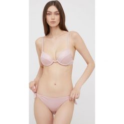 Answear Lab dwuczęściowy strój kąpielowy kolor różowy usztywniona miseczka. Czerwone bikini Answear Lab, bez wzorów, z dzianiny. W wyprzedaży za 55.99 zł.