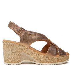 Sandały Pikolinos. Białe sandały Pikolinos, bez wzorów, bez obcasa, na koturnie, bez zapięcia. Za 419.99 zł.