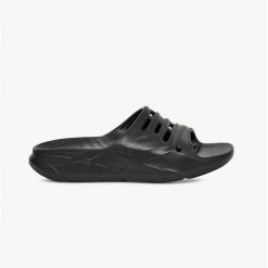 Klapki damskie Teva ApreTrail. Czarne klapki Teva, bez wzorów, sportowe, bez obcasa, bez zapięcia. Za 169.99 zł.