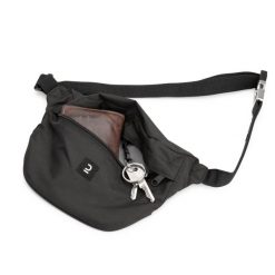 Torebka nerka na deskorolkę WB500 ze zintegrowanym narzędziem. Czarne nerki i saszetki Decathlon, bez wzorów, z materiału, małe, bez dodatków. Za 69.99 zł.