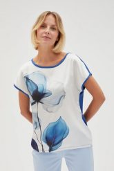 Bluzka z nadrukiem błękitna. Niebieskie bluzki MOODO, l, bez wzorów, z elastanu, bez kołnierzyka, bez ramiączek. Za 69.99 zł.