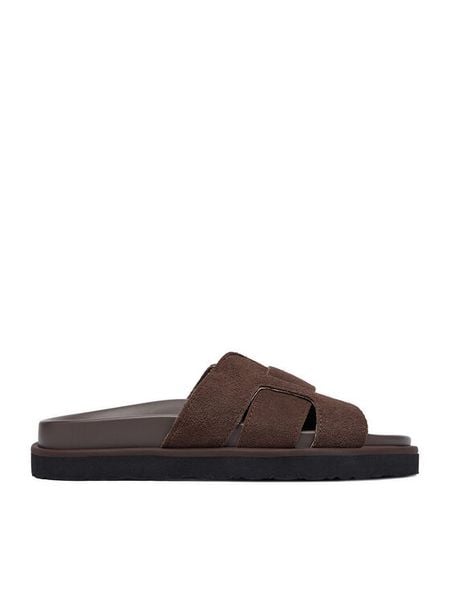 GINO ROSSI Klapki C-LB-P2170 Brązowy ciemny. Brązowe klapki Gino Rossi, bez wzorów, ze skóry, bez obcasa, bez zapięcia. Za 179.99 zł.