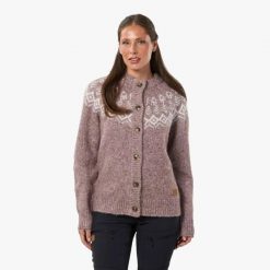 Kardigan Kobieta Lofoten Elastyczny W Cztery Strony. Fioletowe swetry SWEDEMOUNT, s, bez wzorów, z materiału, klasyczne, bez ramiączek. Za 279.99 zł.