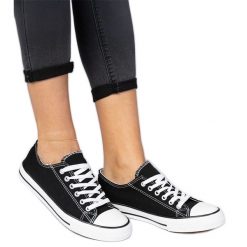 Czarne klasyczne damskie trampki. Czarne trampki z aplikacjami, z jeansu, klasyczne, bez zapięcia. Za 75.95 zł.