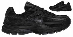Buty sportowe damskie Nike Initiator. Czarne buty treningowe Nike, bez wzorów, z gumy, bez zapięcia, na fitness i siłownię. Za 396.95 zł.