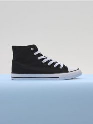 Trampki - czarny. Czarne trampki Sinsay, bez wzorów, z bawełny, bez zapięcia. Za 39.99 zł.