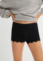 Bokserki damskie (3 pary) z lekkiej bawełny z koronką. Czarne bokserki damskie bonprix, bez wzorów, z bawełny. Za 68.97 zł.