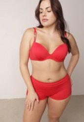 Czerwone Bikini z Ozdobnym Marszczeniem Biustonosz i Majtki Typu Bokserki Peiria. Czerwone bikini Born2be, bez wzorów, klasyczne. Za 99.99 zł.