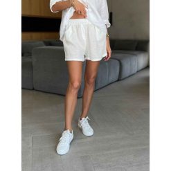 Shorts Linen White. Białe szorty ClothStore, bez wzorów. W wyprzedaży za 96.75 zł.