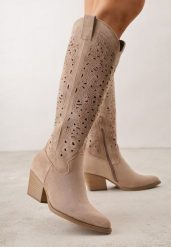 Ciemnobeżowe Ażurowe Kozaki Typu Kowbojki na Stożkowym Obcasie Antastus. Brązowe kozaki Renee, z aplikacjami, z zamszu, boho, bez obcasa, na obcasie, bez zapięcia. Za 199.99 zł.