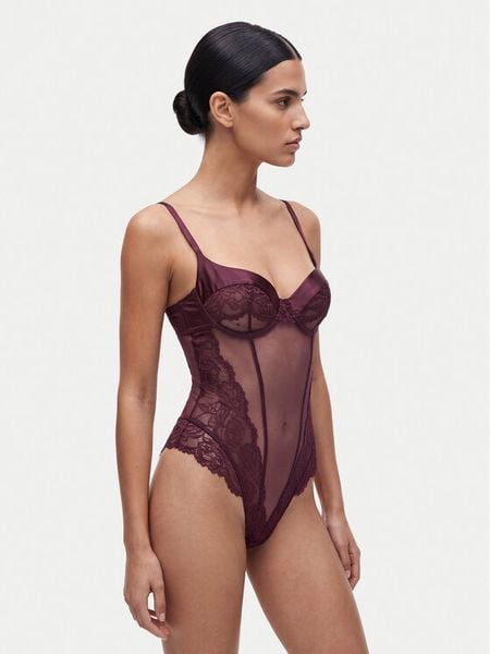Guess Body O6BM06 K5000 Bordowy. Czerwone body i gorsety Guess, z aplikacjami, z syntetyku, bez ramiączek. Za 344.99 zł.