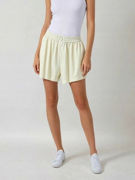 Weekday Szorty w kolorze kremowym rozmiar: M. Brązowe szorty Weekday, bez wzorów. Za 48.39 zł.