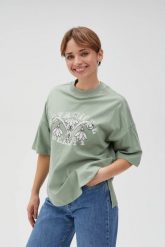 Bawełniana bluza z nadrukiem i krótkimi rękawami. Bluzy MOODO, l, bez wzorów, z bawełny, bez kaptura. Za 89.99 zł.