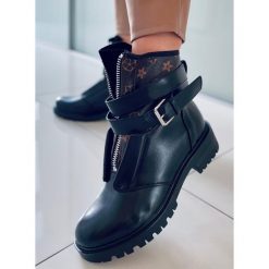 BM Botki na protektorze Lovato Black czarne. Czarne botki BM, bez wzorów, ze skóry ekologicznej, eleganckie, bez obcasa, bez zapięcia. Za 197.06 zł.