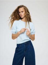 Sweter z aplikacjami - jasnoturkusowy. Niebieskie swetry Reserved, l, z aplikacjami, z dzianiny, bez ramiączek. Za 109.99 zł.