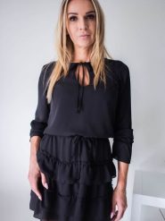 Sukienka Model Allana Black - Jersa. Czarne sukienki Jersa, na co dzień, l, bez wzorów, z elastanu, bez kołnierzyka, plus size, bez ramiączek. Za 390.03 zł.