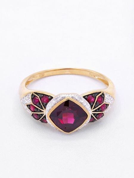 DIAMANTA Złoty pierścionek "Yassmine" z diamentami rozmiar: 56. Żółte pierścionki DIAMANTA, z diamentem, złote. Za 2,870.99 zł.