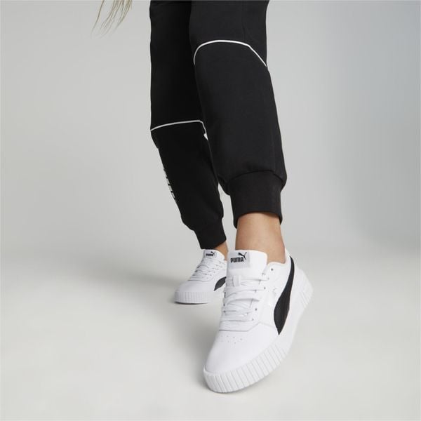 Buty damskie trampki sportowe Puma CARINA 2.0. Białe trampki Puma, bez wzorów, z gumy, klasyczne, bez zapięcia. Za 179.00 zł.