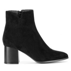 Botki JENNY. Czarne botki Jenny, bez wzorów, bez obcasa, na słupku, bez zapięcia. Za 127.99 zł.